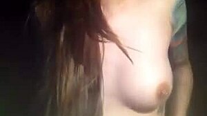 Video esclusivo di fetish con una giovane latina amatoriale con un grosso cazzo