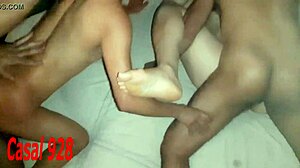 Група от възбудени свингъри правят диво парти с двойно проникване и анален секс