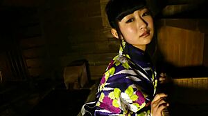 HD video sezuálního svlékání a handjob sezení Hinano Kamisakas