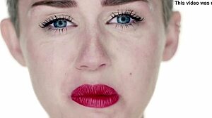 Miley Cyruss的显著和未割的乳房高清