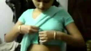 Amatőr indiai pár felfedezi az anális és vaginális élvezetet