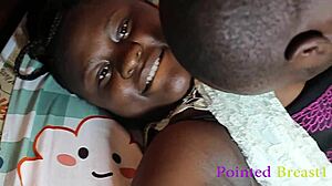 Stor rumpa afrikansk babe blir knullad av sin svarta pojkvän i POV