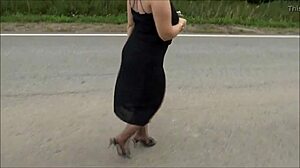 尼龙 skirt 和高跟鞋:一个商业女人的情色幻想