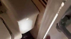 Domácí video nadrženého páru, který má sex na lodi