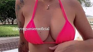 Loiras massage au bord de la piscine et jeu anal à Cancun